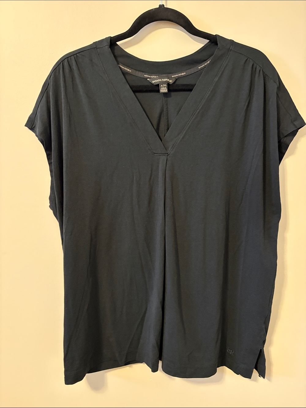 Banana Republic Women's Black V-Neck Short Sleeve Tunic
